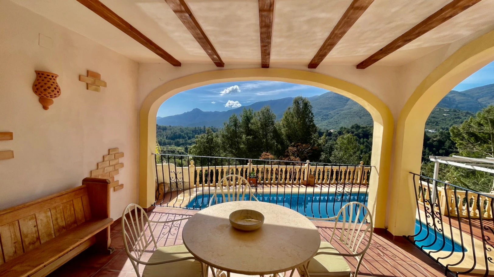 Villa for sale in Benigembla: Breathtaking views, exceptional privacy