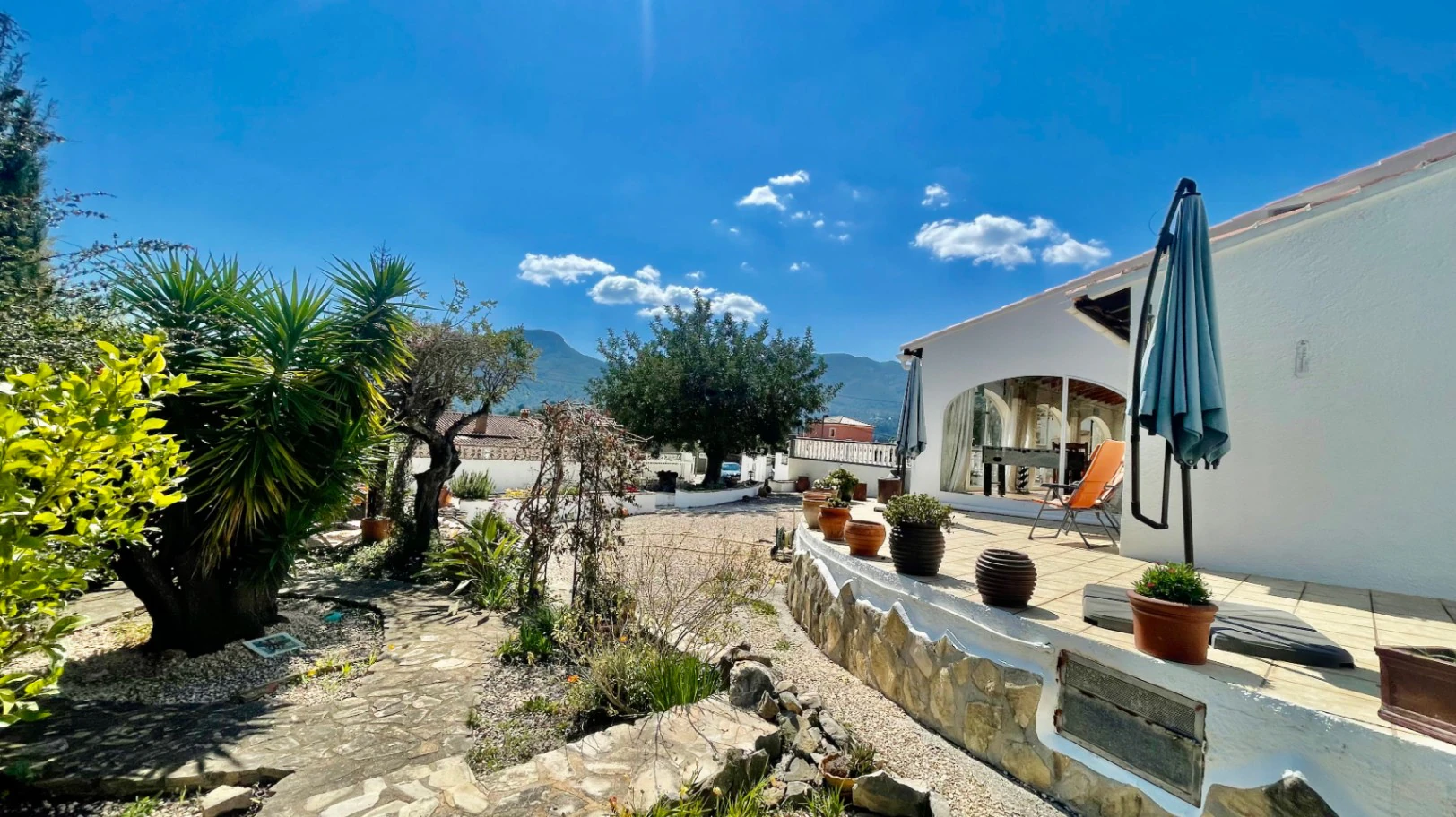 Villa te koop in Alcalali: gelijkvloers, op het zuiden gelegen, ruim perceel