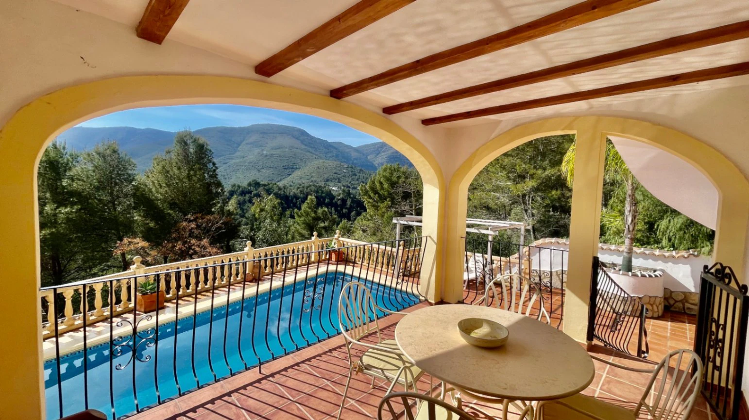 Villa for sale in Benigembla: Breathtaking views, exceptional privacy