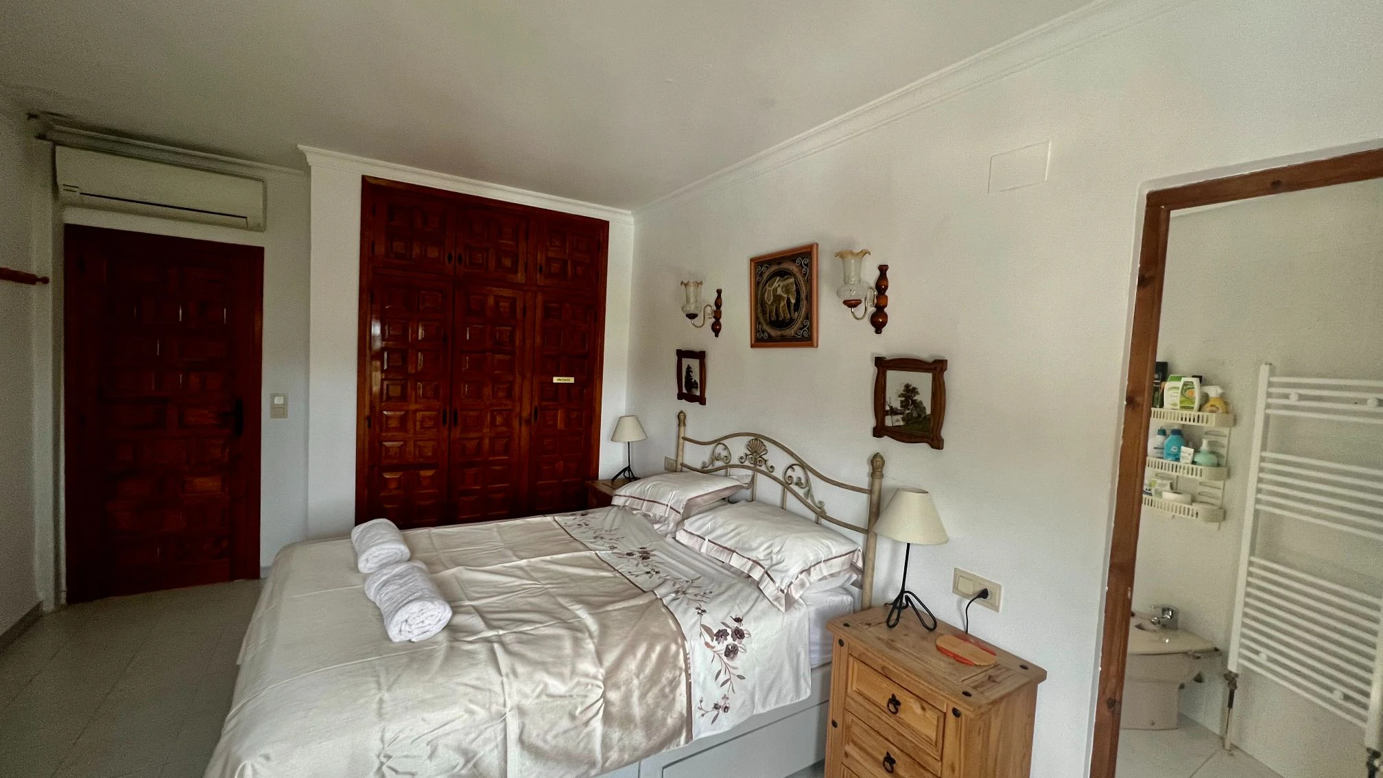 Villa for Sale in Jalon: Extremely private, panoramic views
