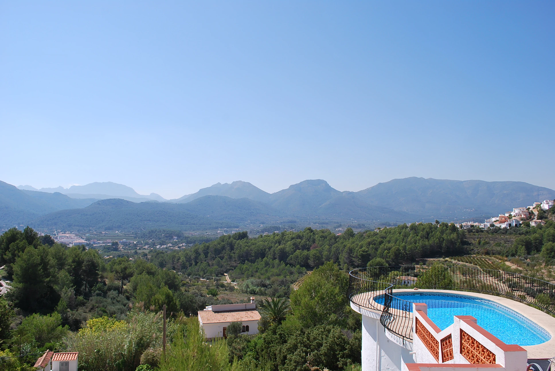 Villa for Sale in Jalon: Extremely private, panoramic views
