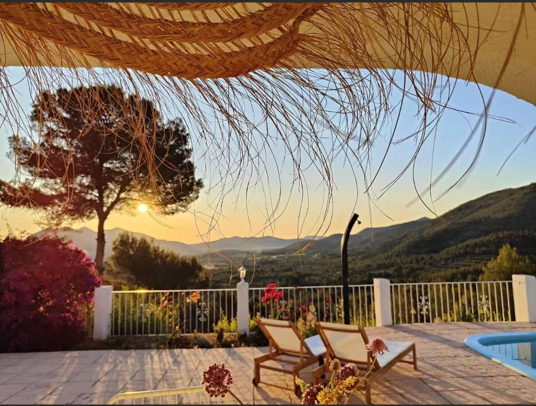 Villa for sale in Parcent: Spectacular views, tranquil location