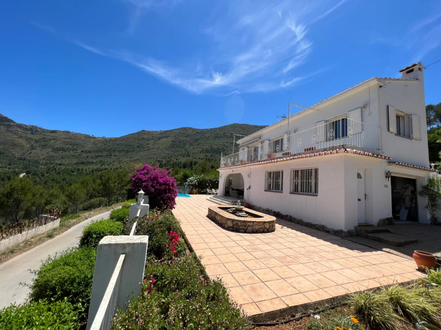 Villa for sale in Parcent: Spectacular views, tranquil location