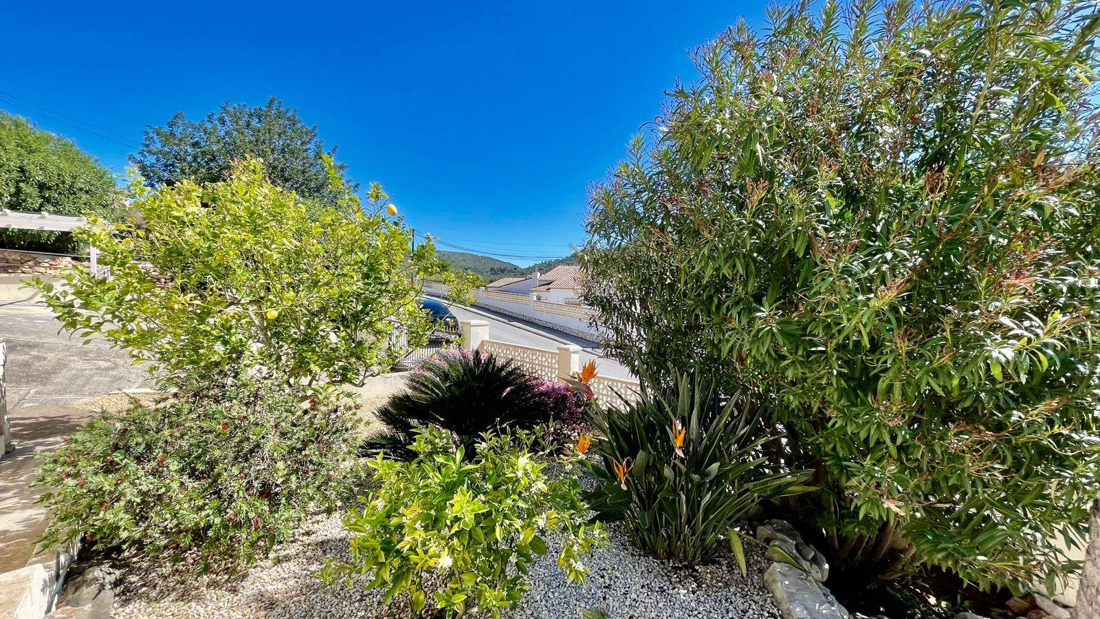 Villa for sale in Alcalali - Corner plot, mountain views