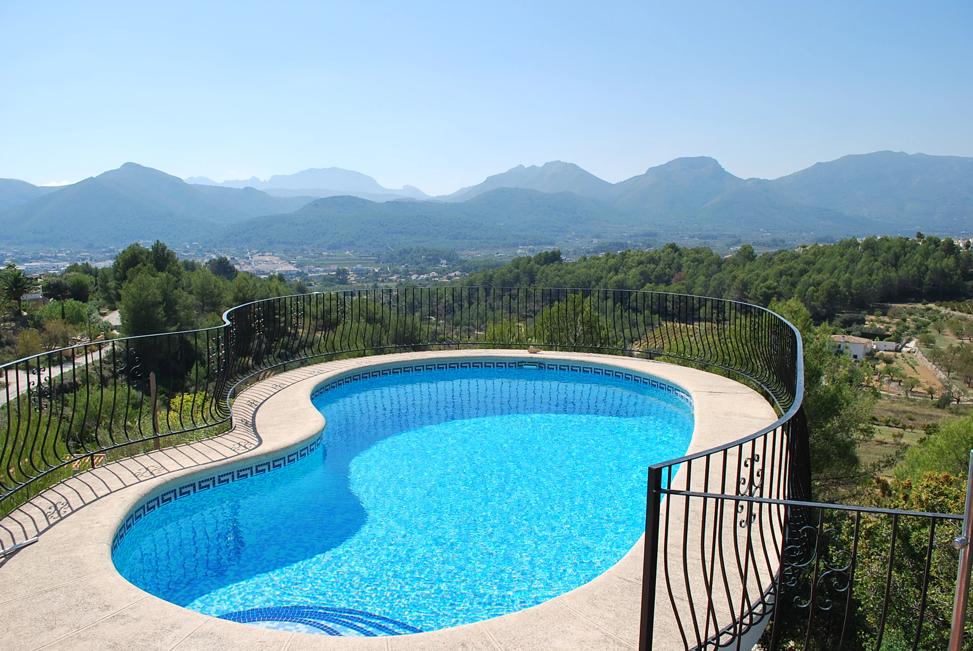 Villa for Sale in Jalon: Extremely private, panoramic views