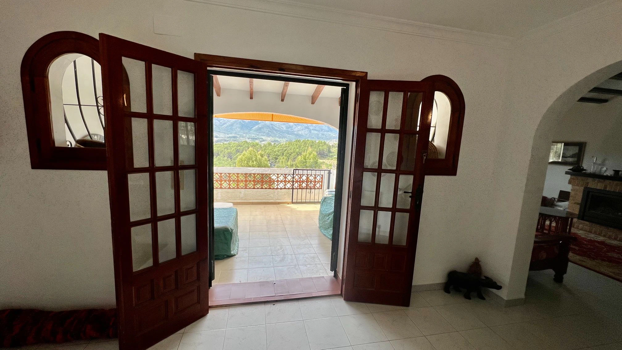 Villa for Sale in Jalon: Extremely private, panoramic views