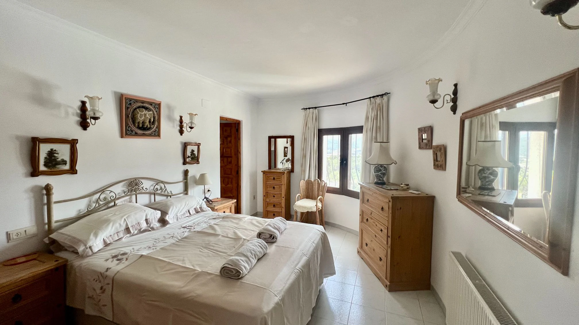 Villa for Sale in Jalon: Extremely private, panoramic views