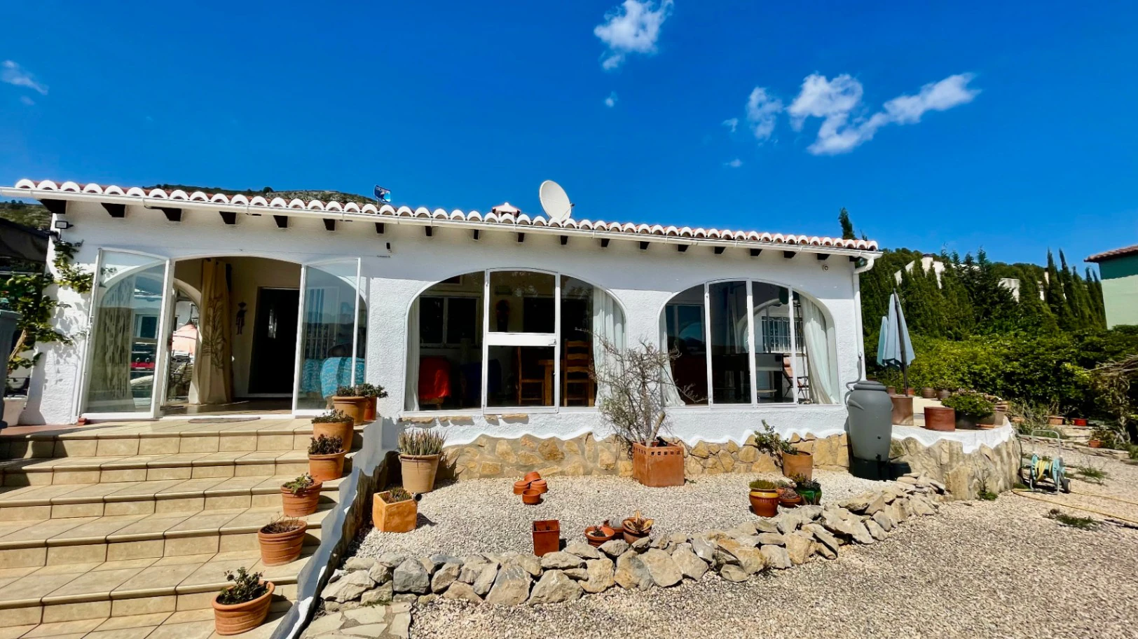 Villa te koop in Alcalali: gelijkvloers, op het zuiden gelegen, ruim perceel