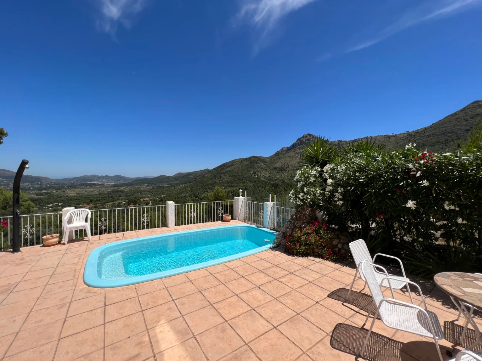 Villa for sale in Parcent: Spectacular views, tranquil location