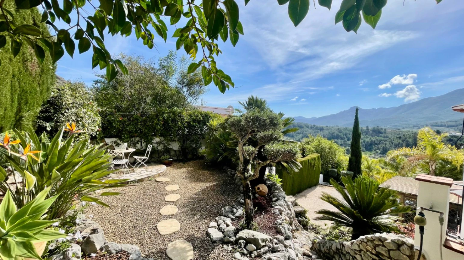 Villa for sale in Benigembla: Breathtaking views, exceptional privacy
