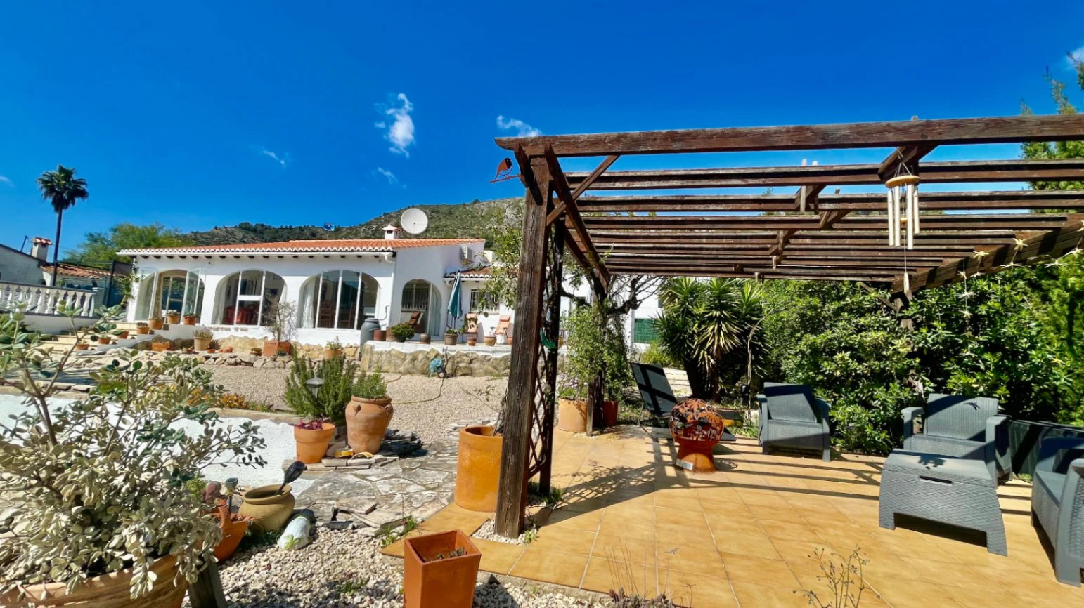 Villa te koop in Alcalali: gelijkvloers, op het zuiden gelegen, ruim perceel