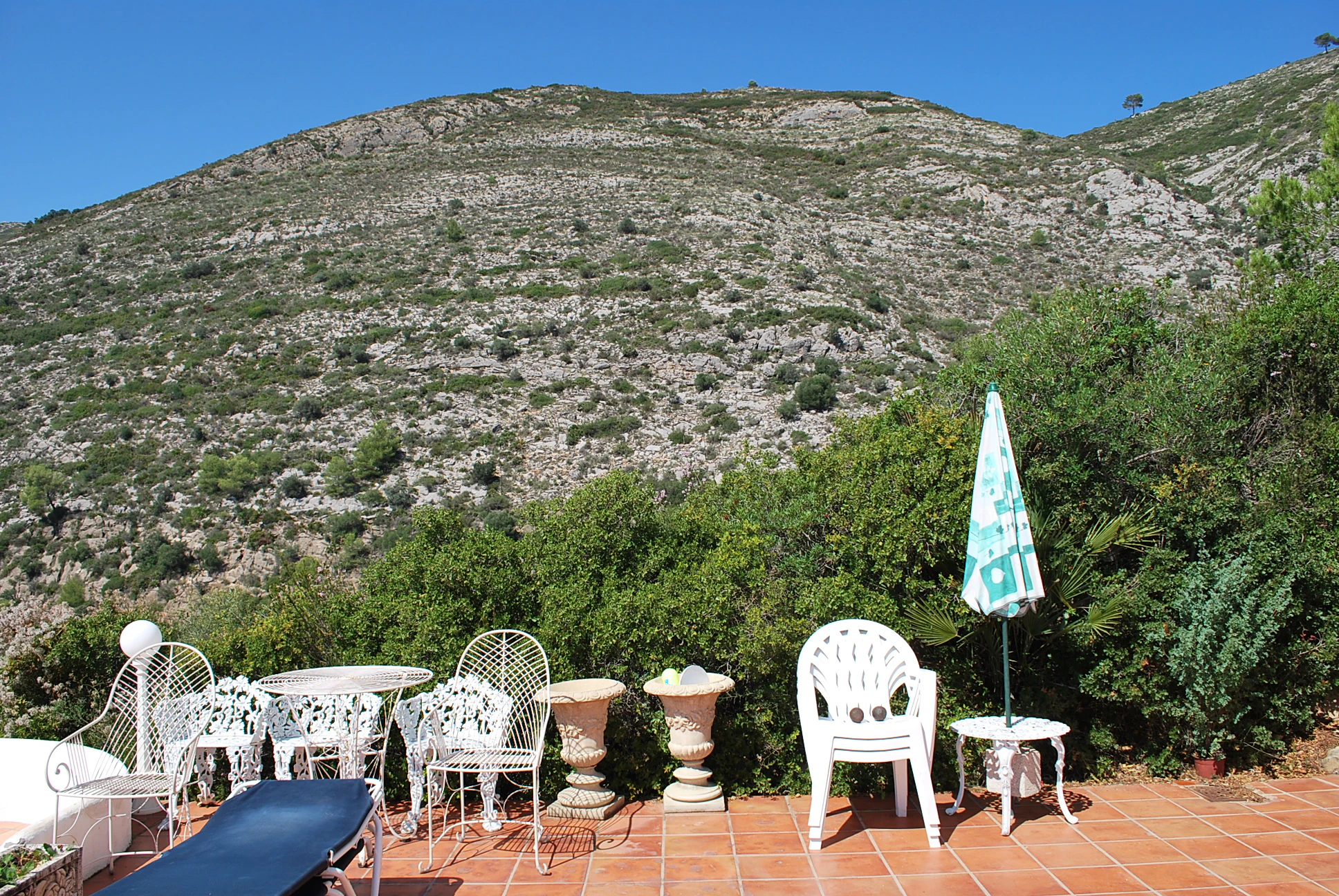 Villa for Sale in Jalon: Extremely private, panoramic views
