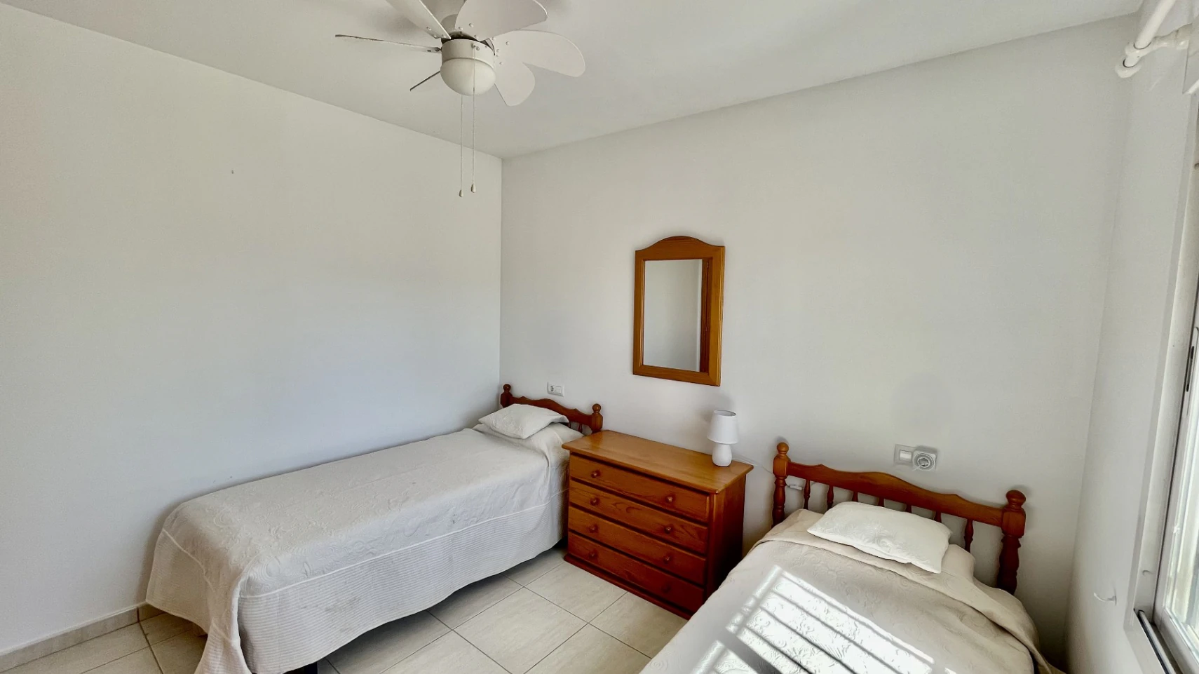 Villa for sale in Jalon:  Modern, easy access, with stunning views
