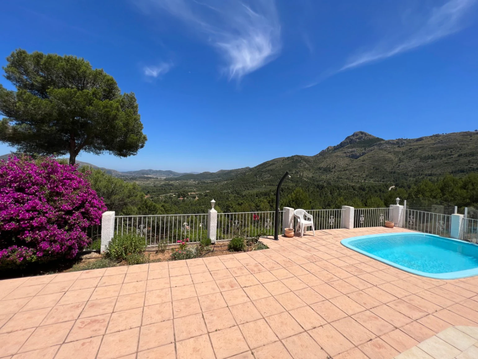 Villa for sale in Parcent: Spectacular views, tranquil location