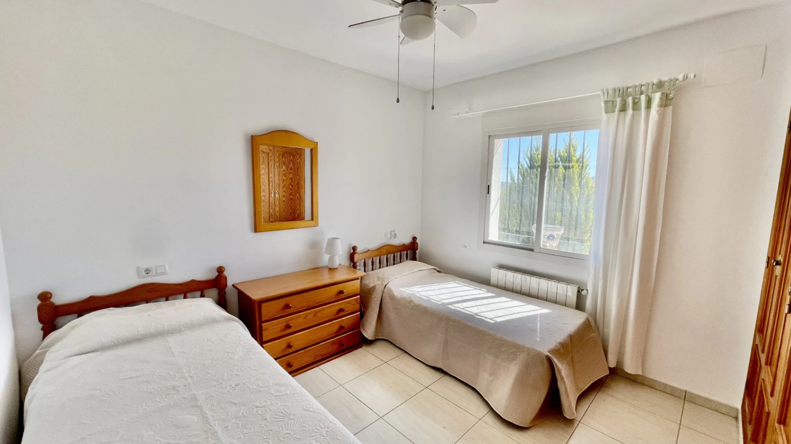 Villa for sale in Jalon:  Modern, easy access, with stunning views