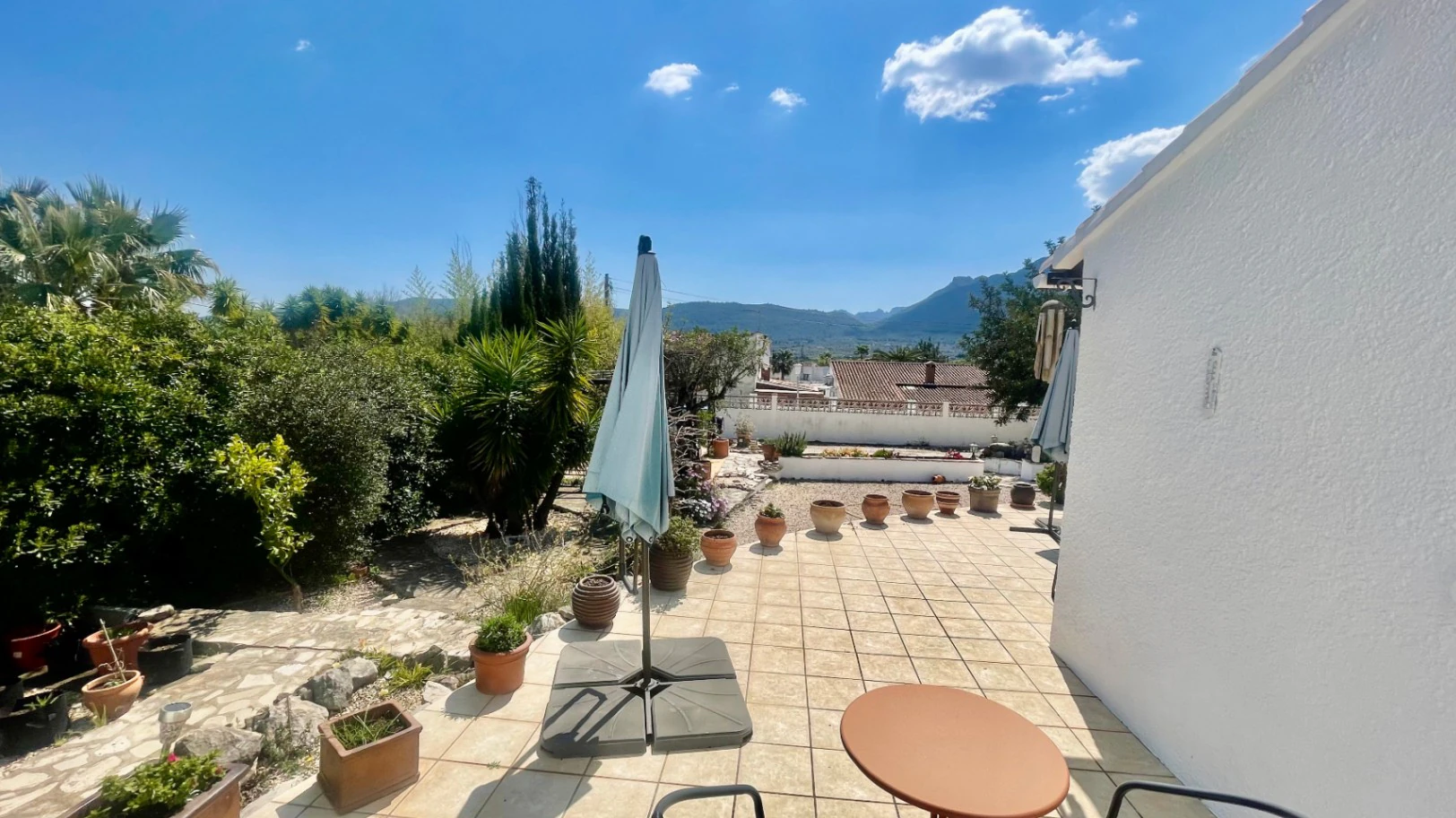 Villa te koop in Alcalali: gelijkvloers, op het zuiden gelegen, ruim perceel