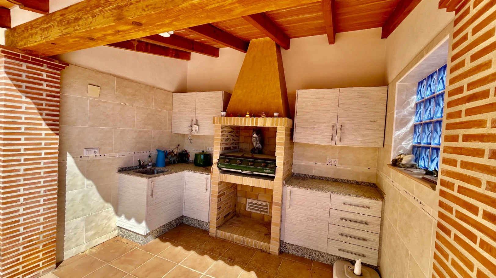 Villa for sale in Jalon:  Modern, easy access, with stunning views