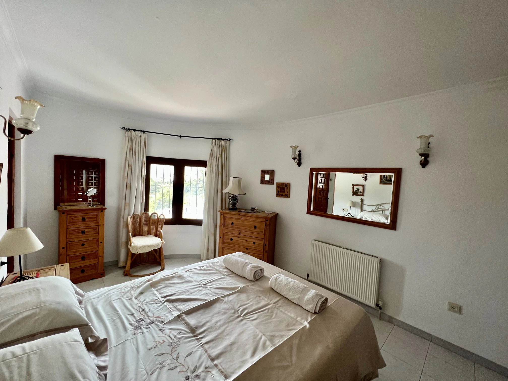 Villa for Sale in Jalon: Extremely private, panoramic views