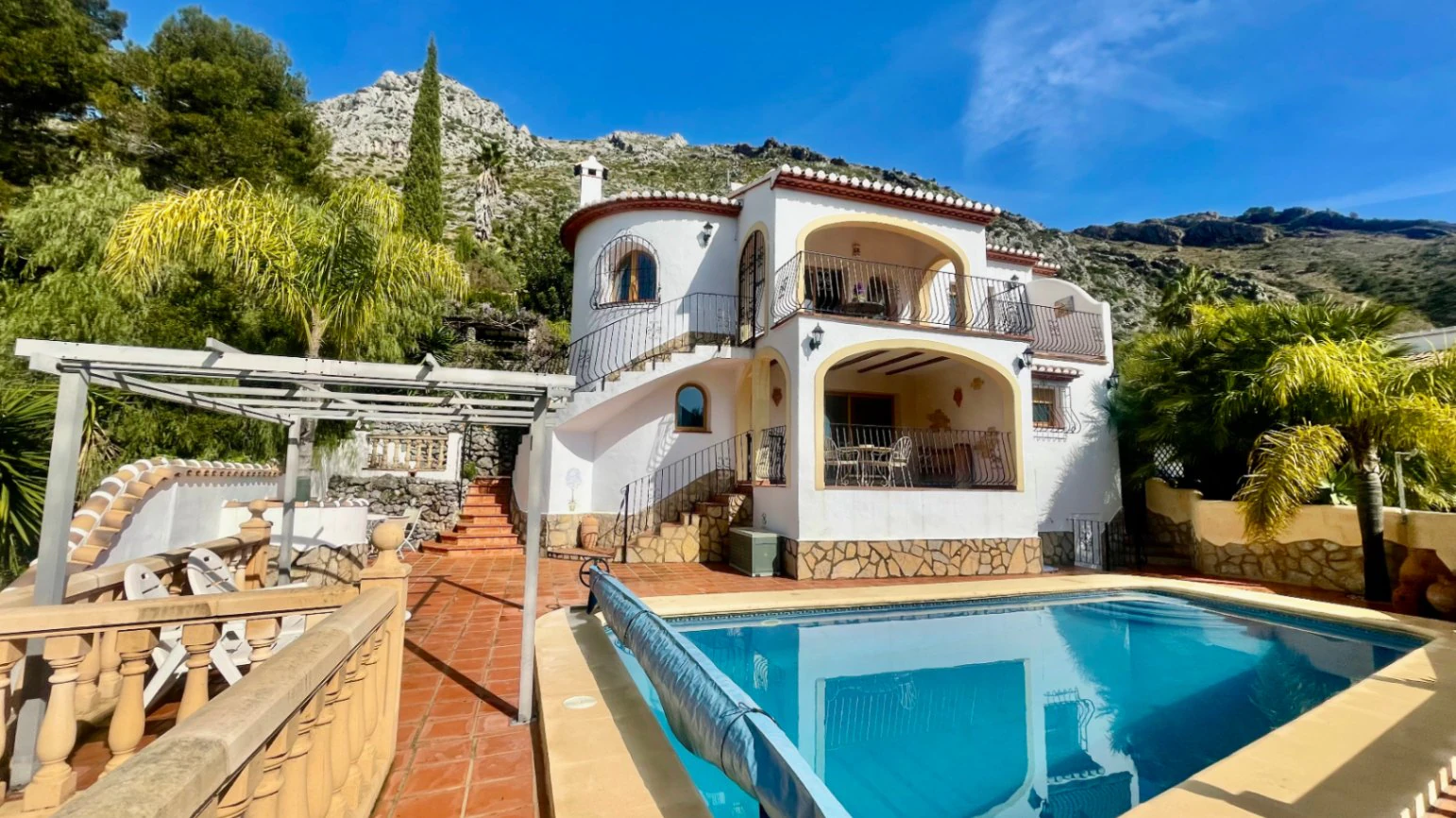 Villa for sale in Benigembla: Breathtaking views, exceptional privacy