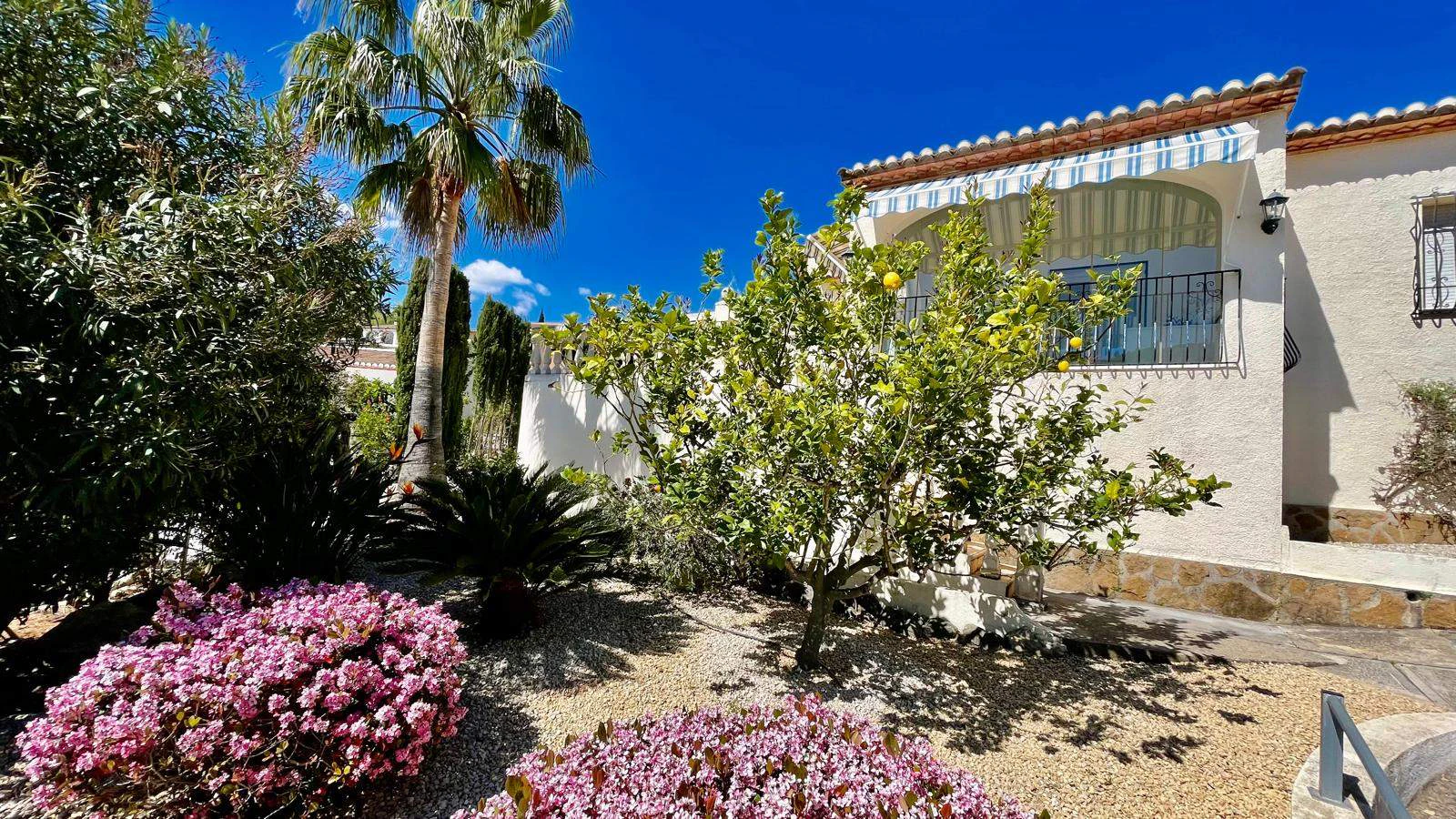 Villa for sale in Alcalali - Corner plot, mountain views