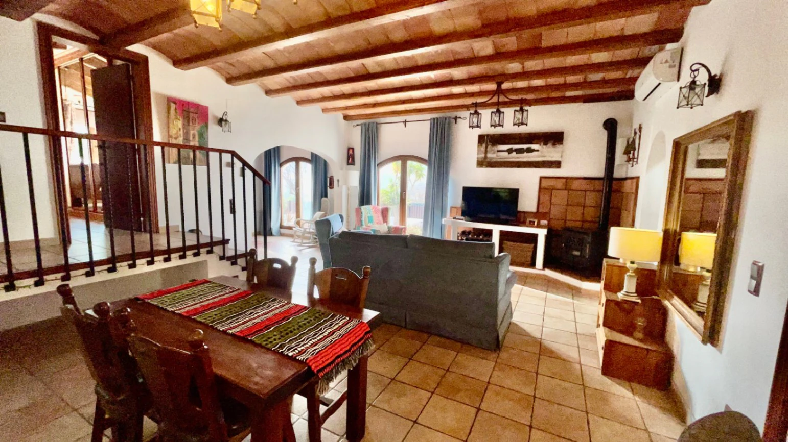 Villa for sale in Alcalali: Main house 4 bed, separate 2 bed casita