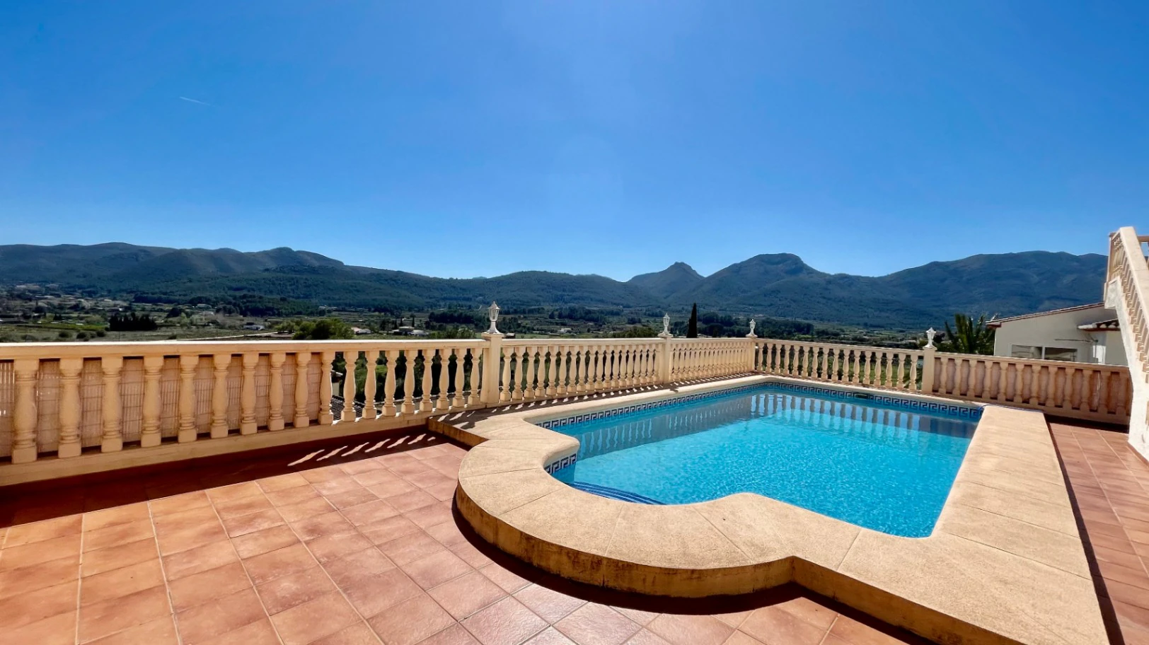 Villa for sale in Jalon:  Modern, easy access, with stunning views