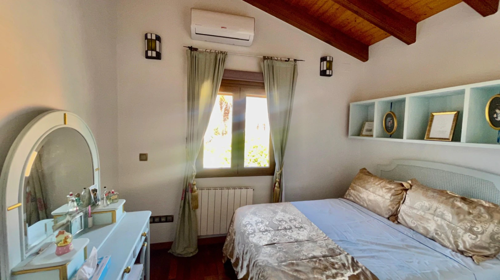 Villa for sale in Alcalali: Main house 4 bed, separate 2 bed casita