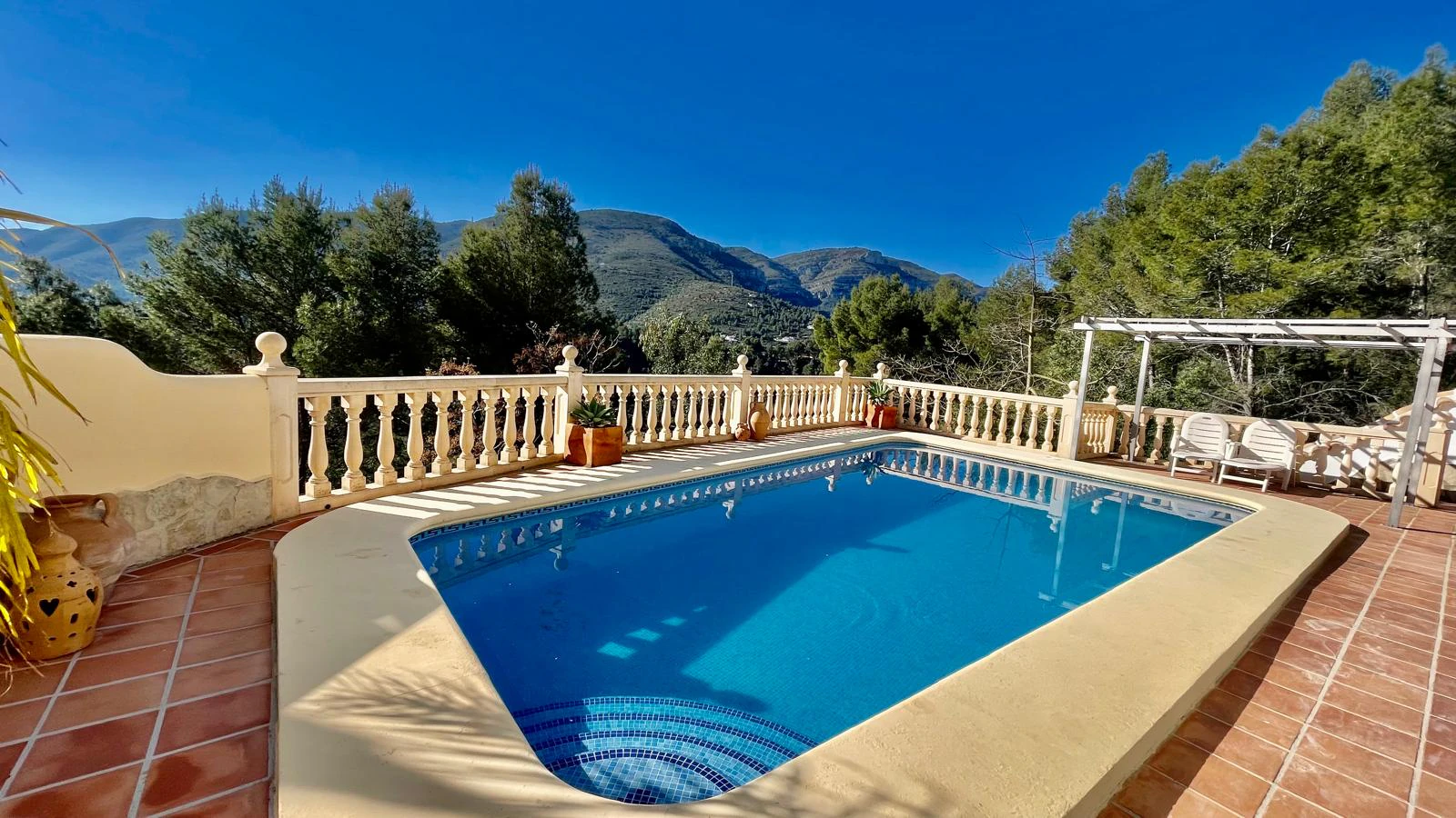 Villa for sale in Benigembla: Breathtaking views, exceptional privacy