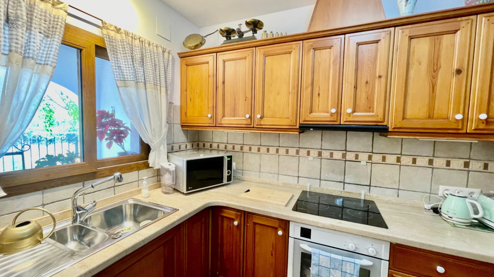 Villa for sale in Alcalali: Main house 4 bed, separate 2 bed casita