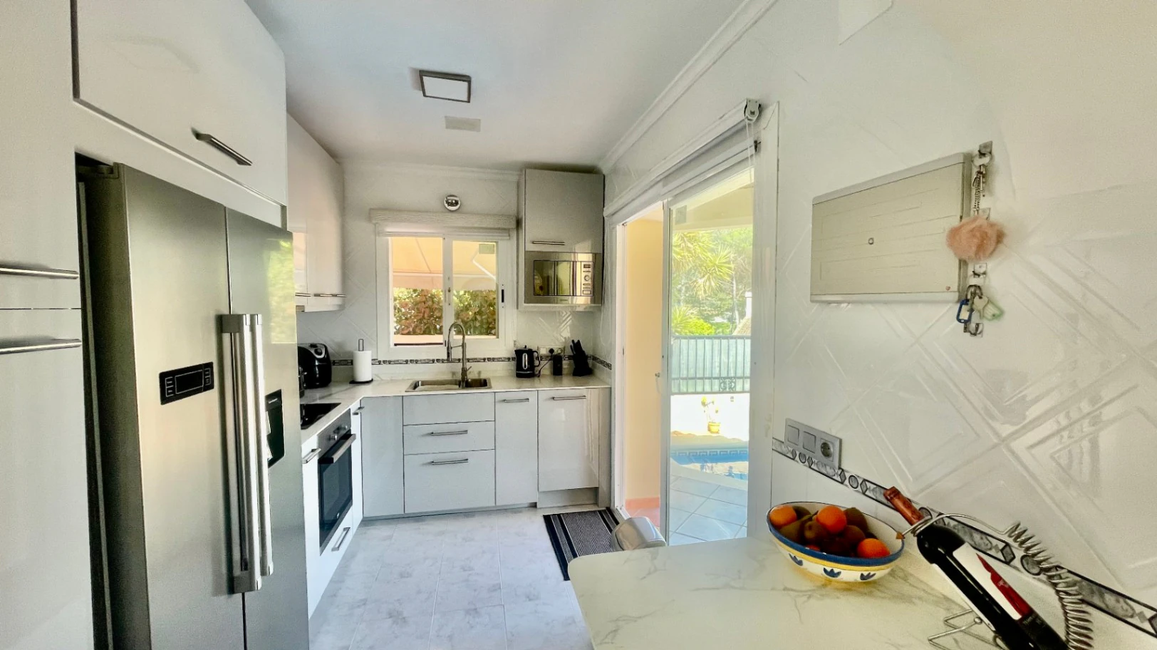 Villa for sale in Alcalali: Modern, immaculate, spacious corner plot
