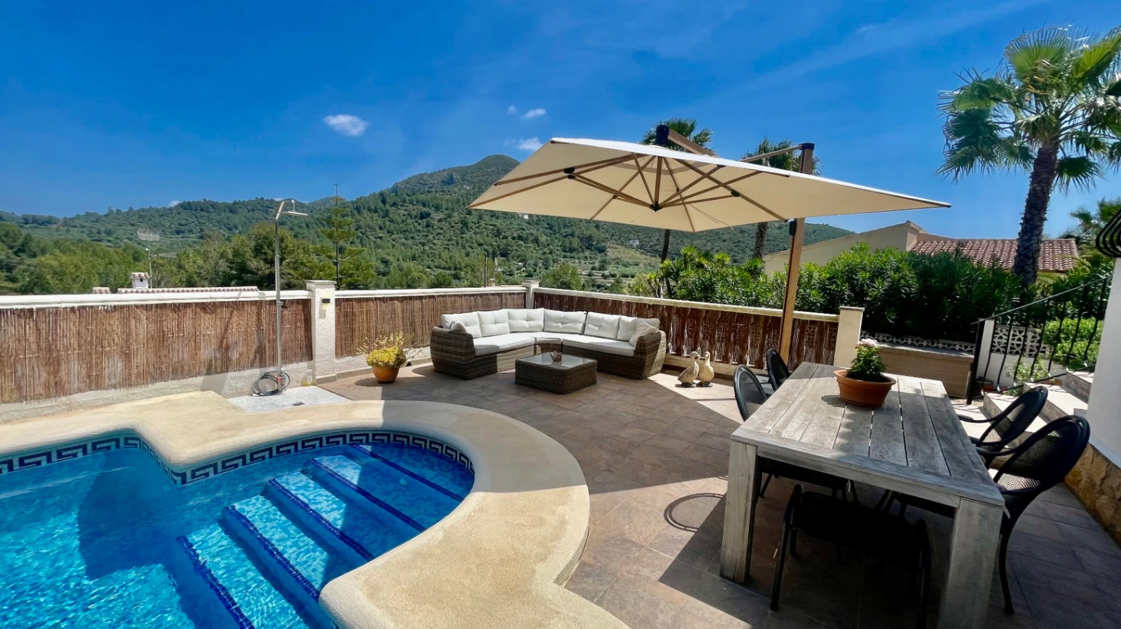 Villa for sale in Alcalali: Spacious corner plot