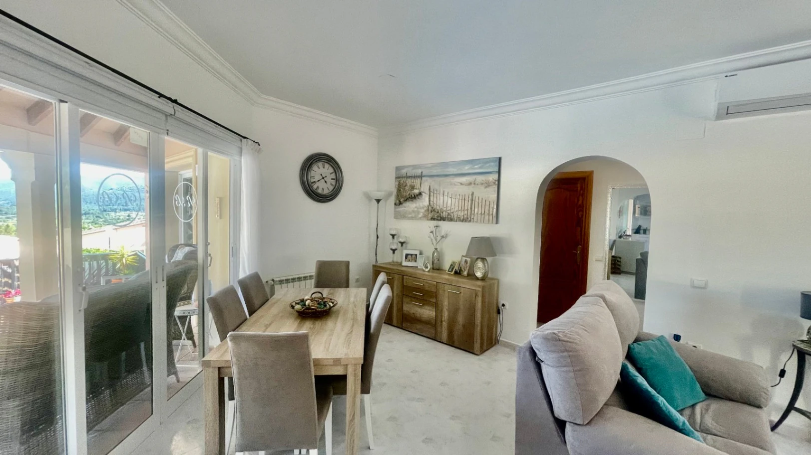 Villa for sale in Alcalali: Modern, immaculate, spacious corner plot