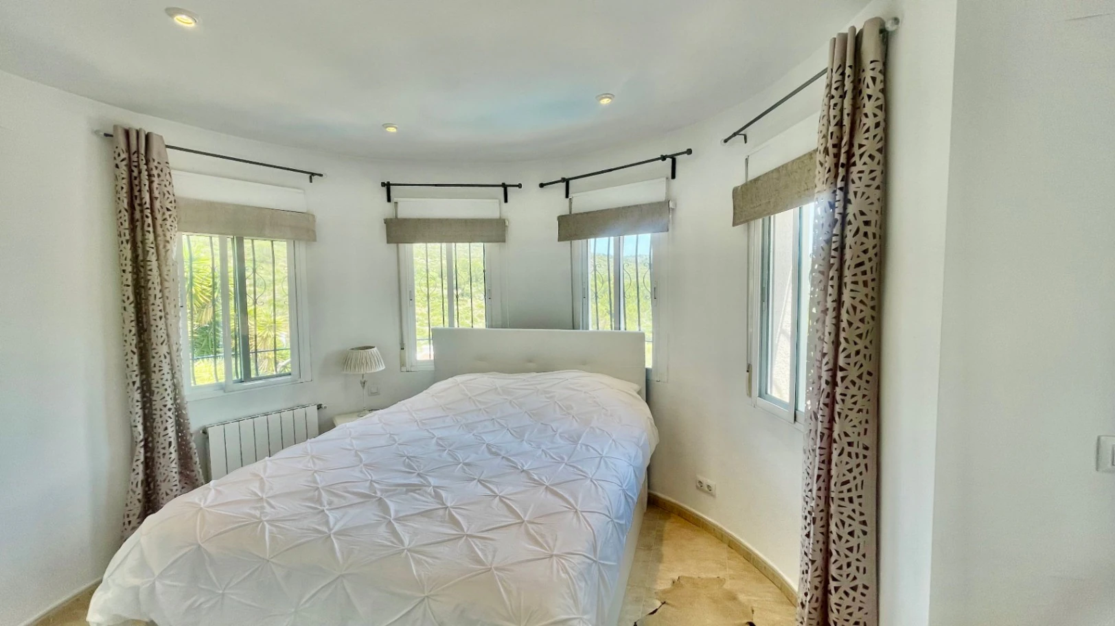 Villa for sale in Alcalali: Spacious corner plot