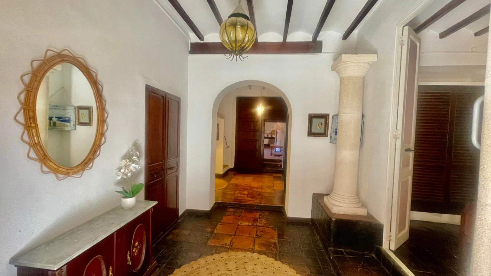 Traditional country home for sale in Llosa: Unique and charming