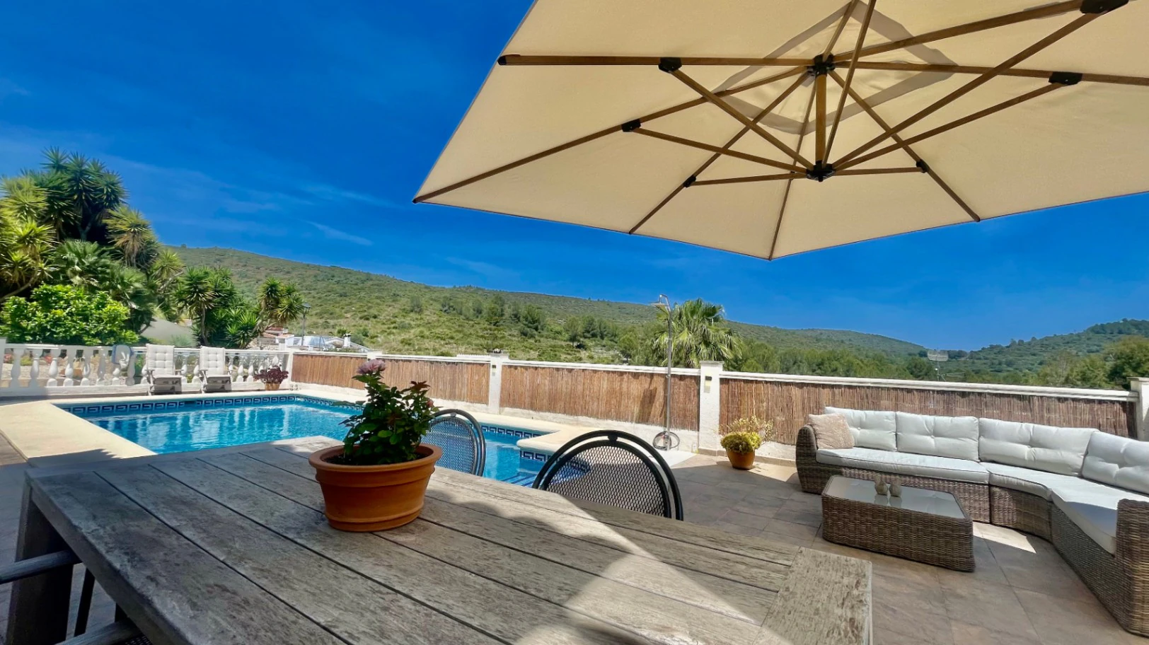 Villa for sale in Alcalali: Spacious corner plot