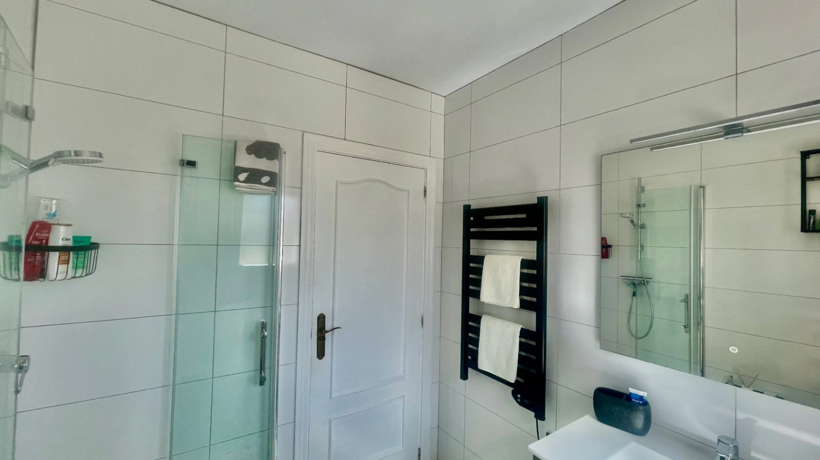Villa for sale in Alcalali: Modern, immaculate, spacious corner plot