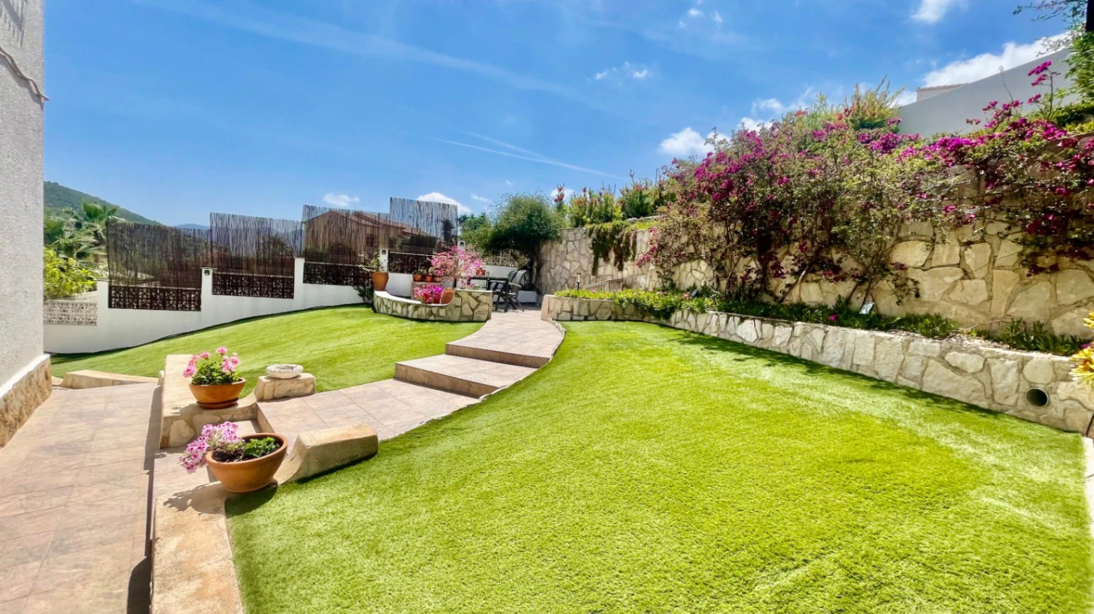 Villa for sale in Alcalali: Spacious corner plot