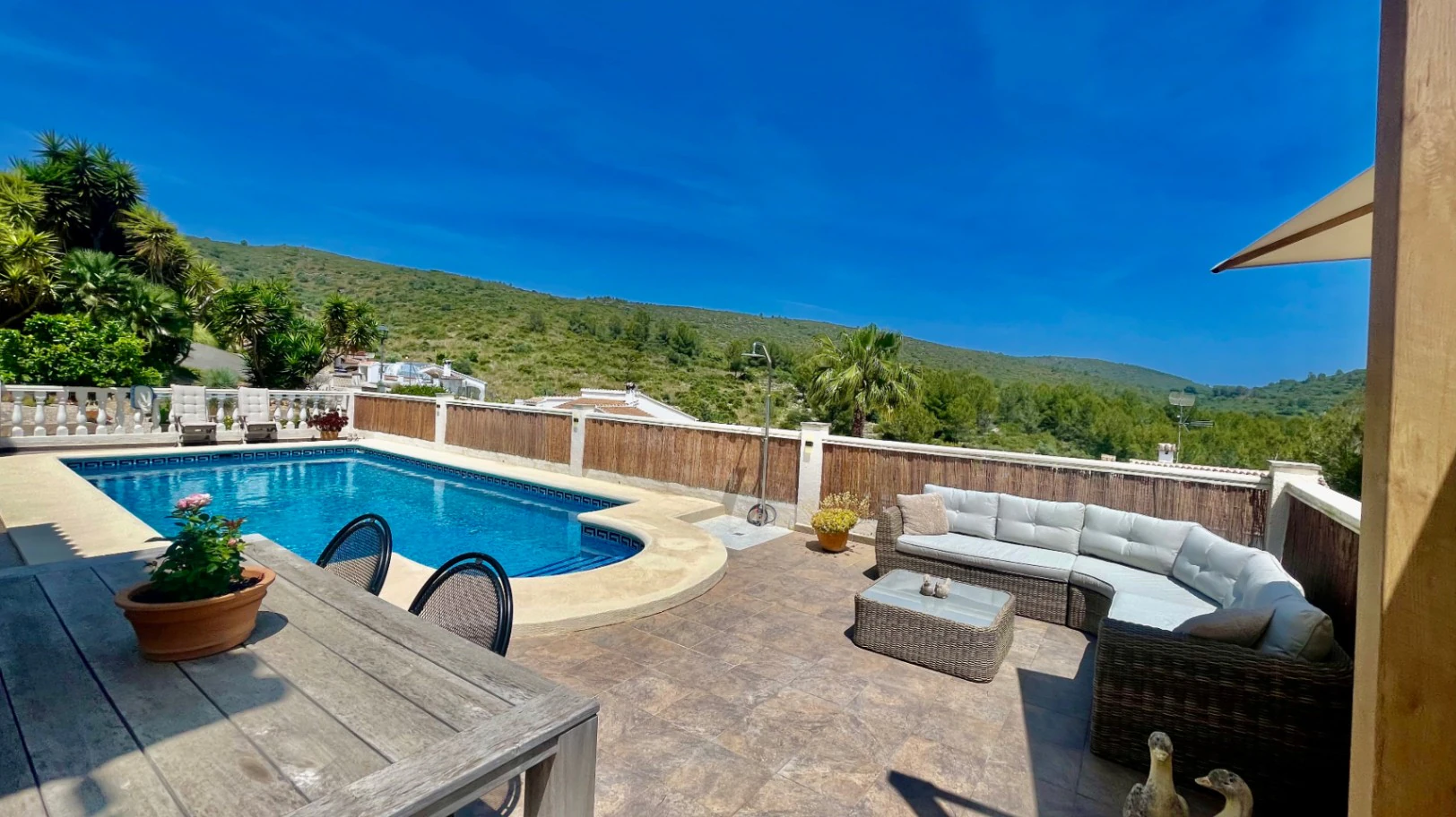 Villa for sale in Alcalali: Spacious corner plot