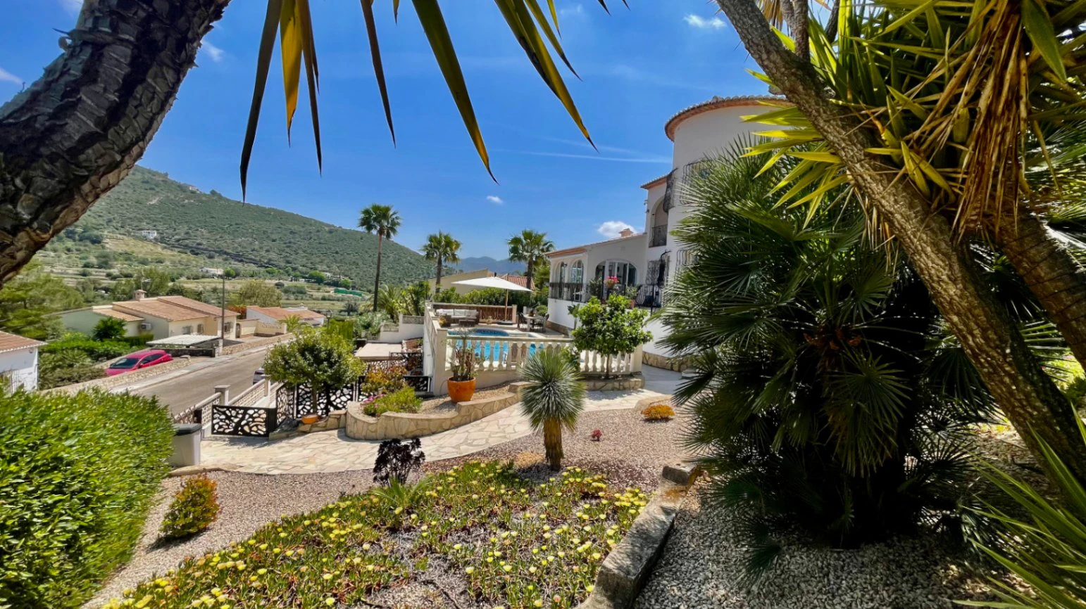 Villa for sale in Alcalali: Spacious corner plot