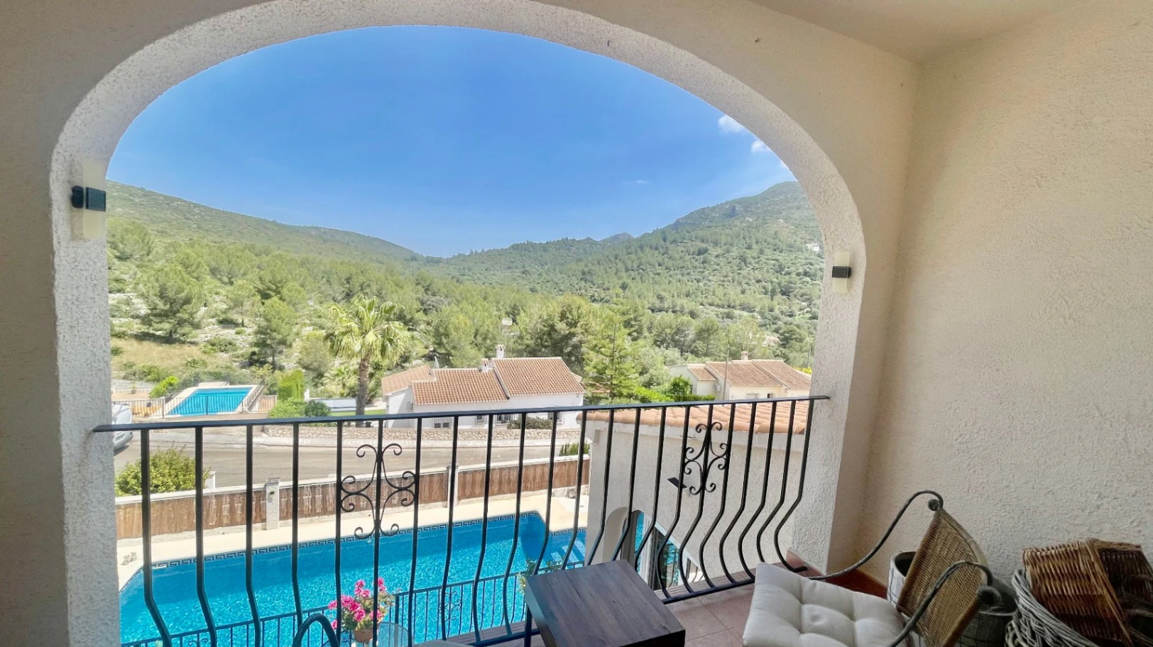 Villa for sale in Alcalali: Spacious corner plot