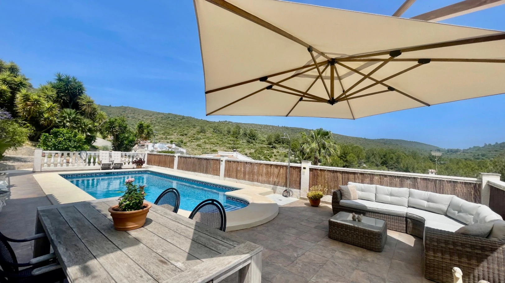 Villa for sale in Alcalali: Spacious corner plot
