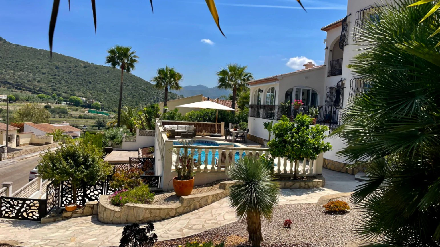 Villa for sale in Alcalali: Spacious corner plot