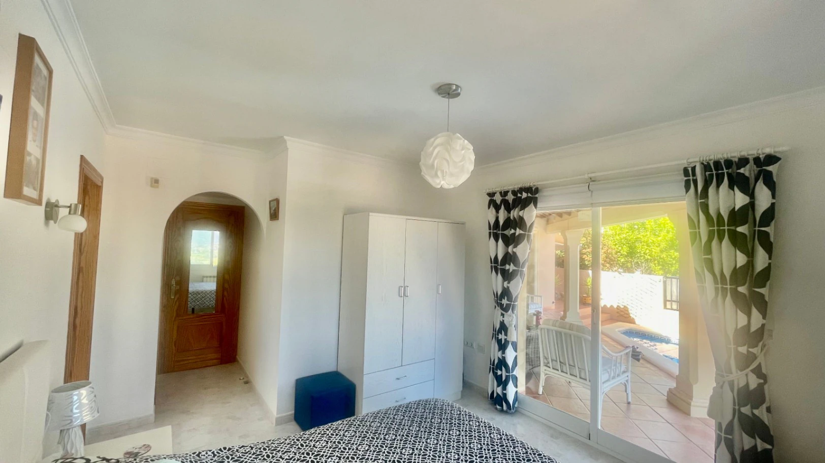 Villa for sale in Alcalali: Modern, immaculate, spacious corner plot