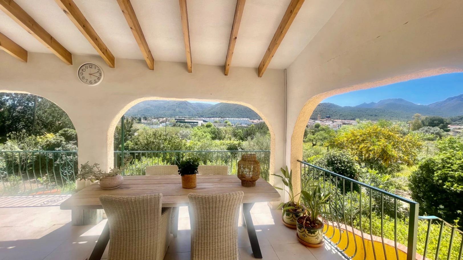 Villa for sale in Jalon: Spacious flat plot, quiet location