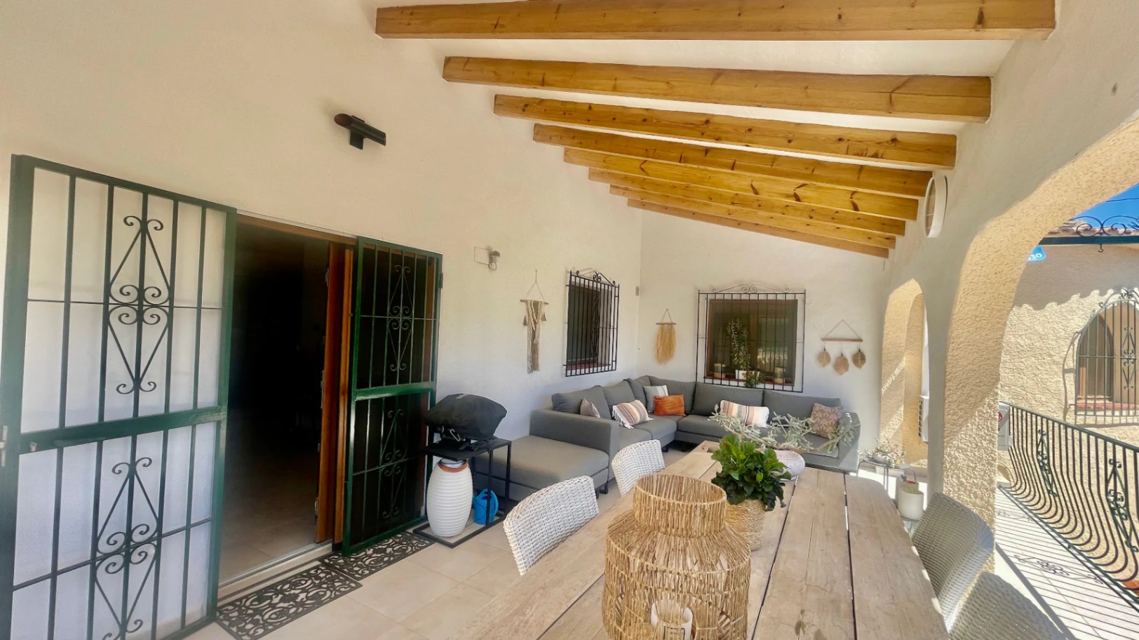 Villa for sale in Jalon: Spacious flat plot, quiet location