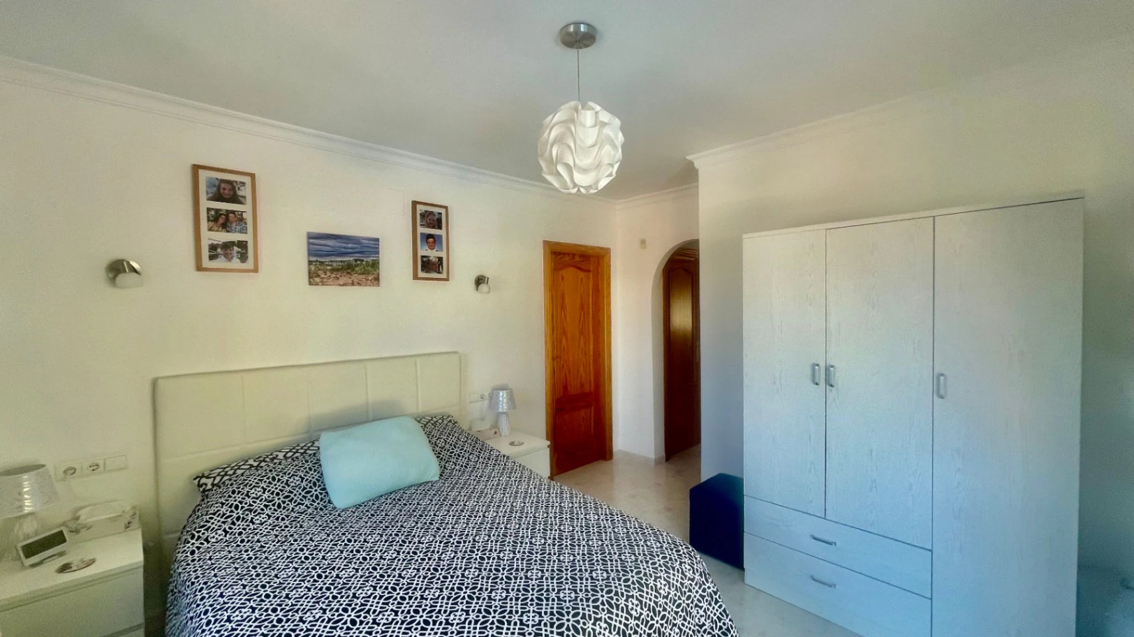 Villa for sale in Alcalali: Modern, immaculate, spacious corner plot