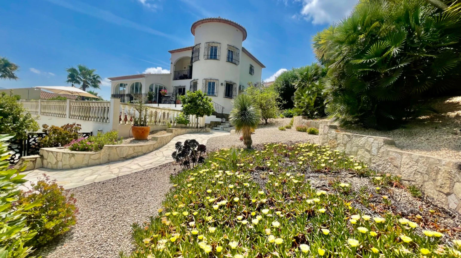 Villa for sale in Alcalali: Spacious corner plot