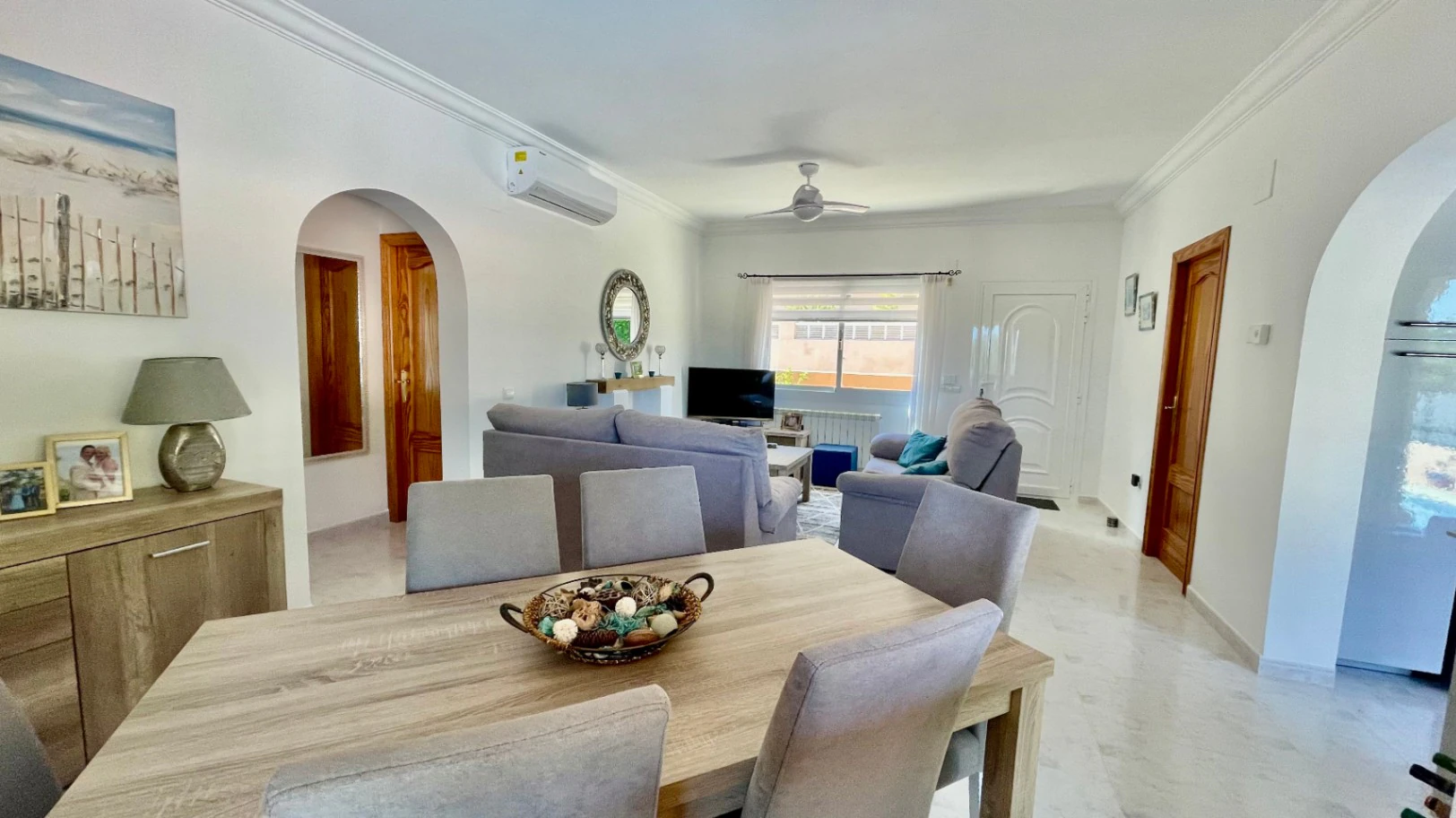 Villa for sale in Alcalali: Modern, immaculate, spacious corner plot