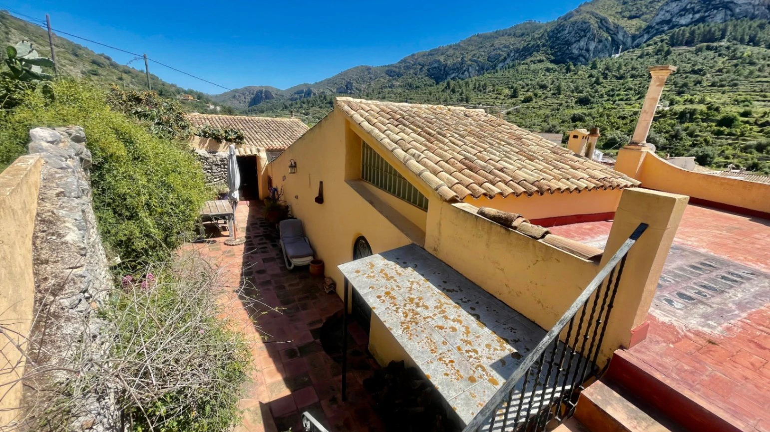 Traditional country home for sale in Llosa: Unique and charming