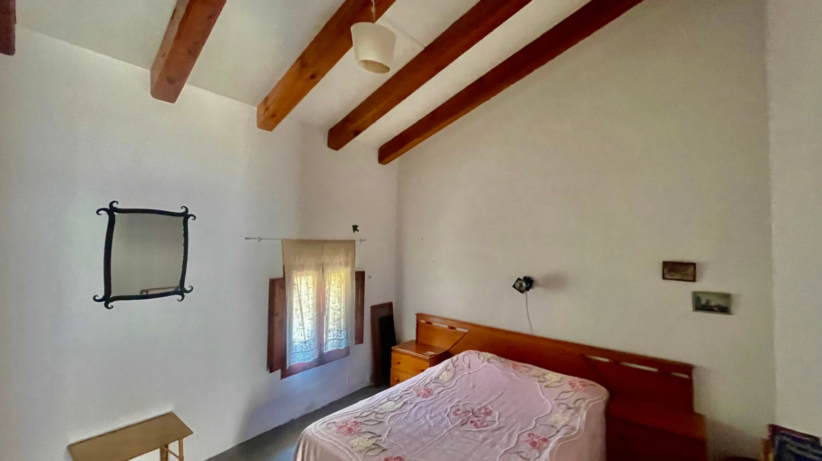 Traditional country home for sale in Llosa: Unique and charming